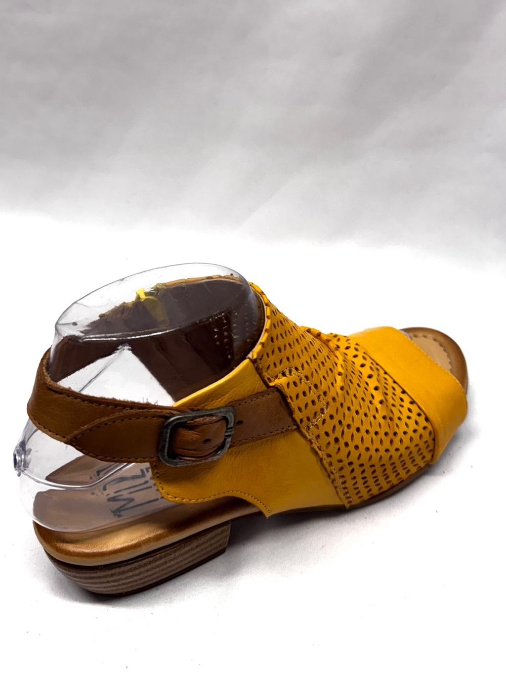 MIZ MOOZ WOMEN'S SIDE BUCKLE / ZIP LEATHER SANDALS OCRE 37EU / 7US # T-186 - Picture 4 of 5